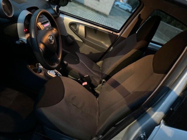 Toyota Aygo 1.0 12V VVT-i 5 porte Sol