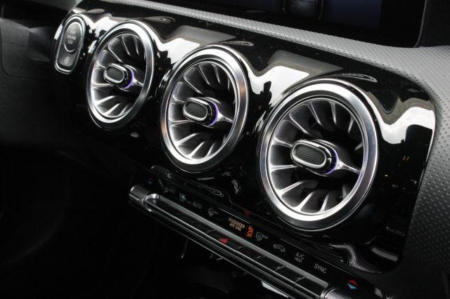 MERCEDES-BENZ A 180 dAutomatic AMGLine Premium Night Edition Uniprop.