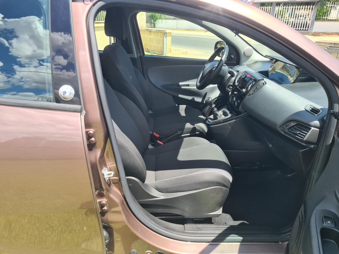 Lancia Ypsilon 1.2 69 CV 5 porte GPL Ecochic Gold 2016