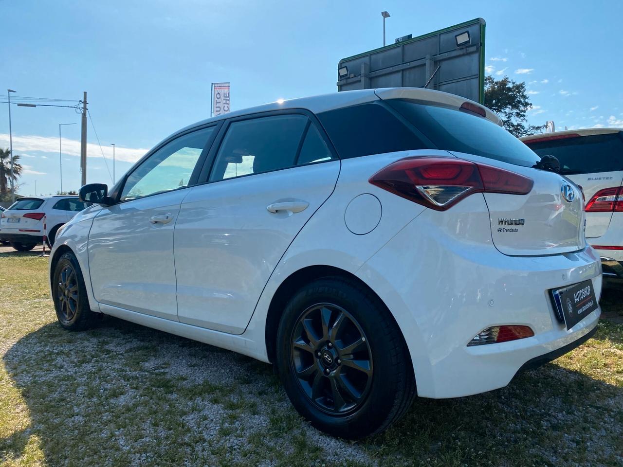 HYUNDAI - i20 - 1.2 GPL 5p. Blackline - NEOPATENTATI - FINANZIABILE - PERMUTE