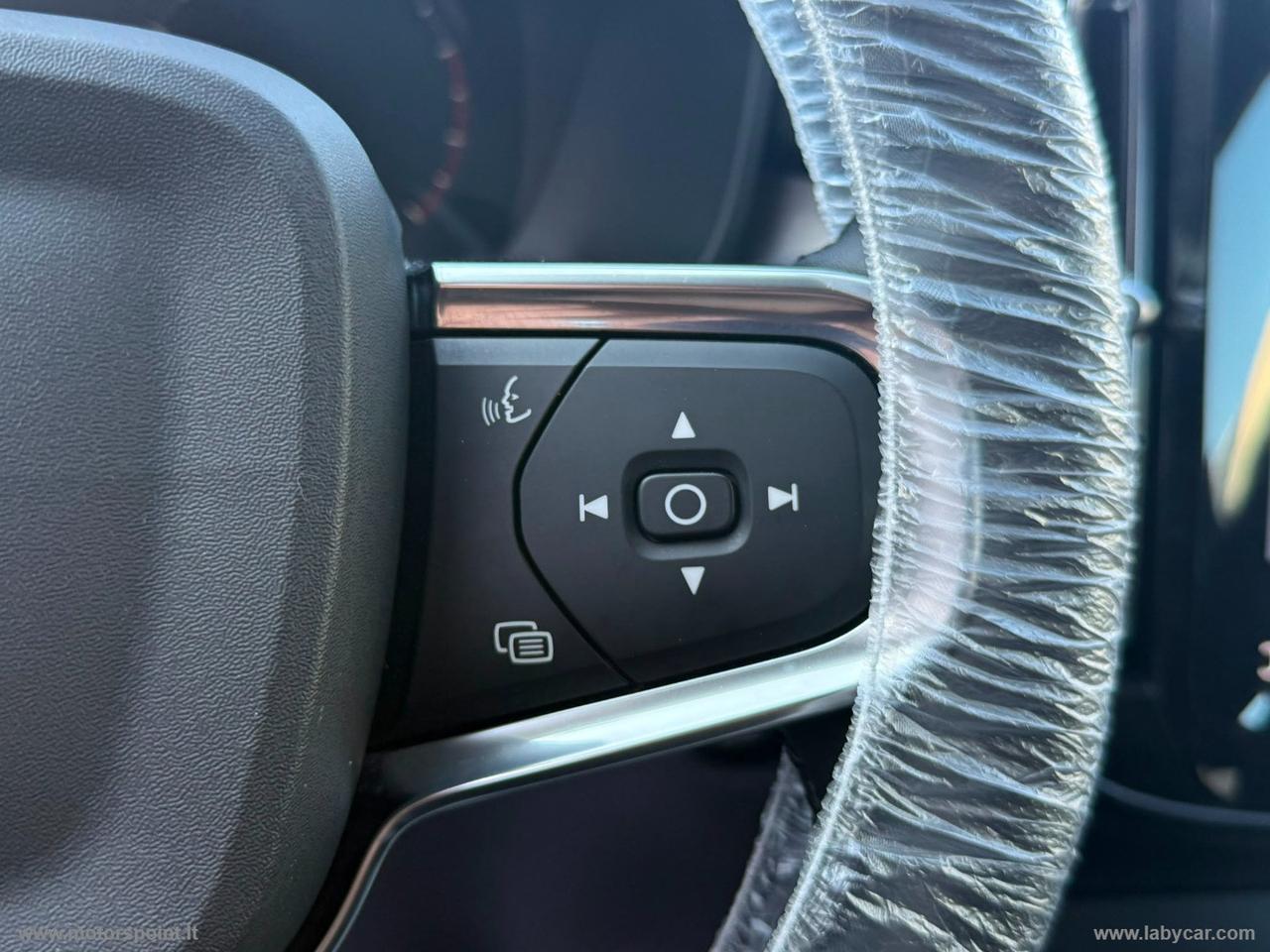 VOLVO XC40 T2 Geartronic Momentum Pro