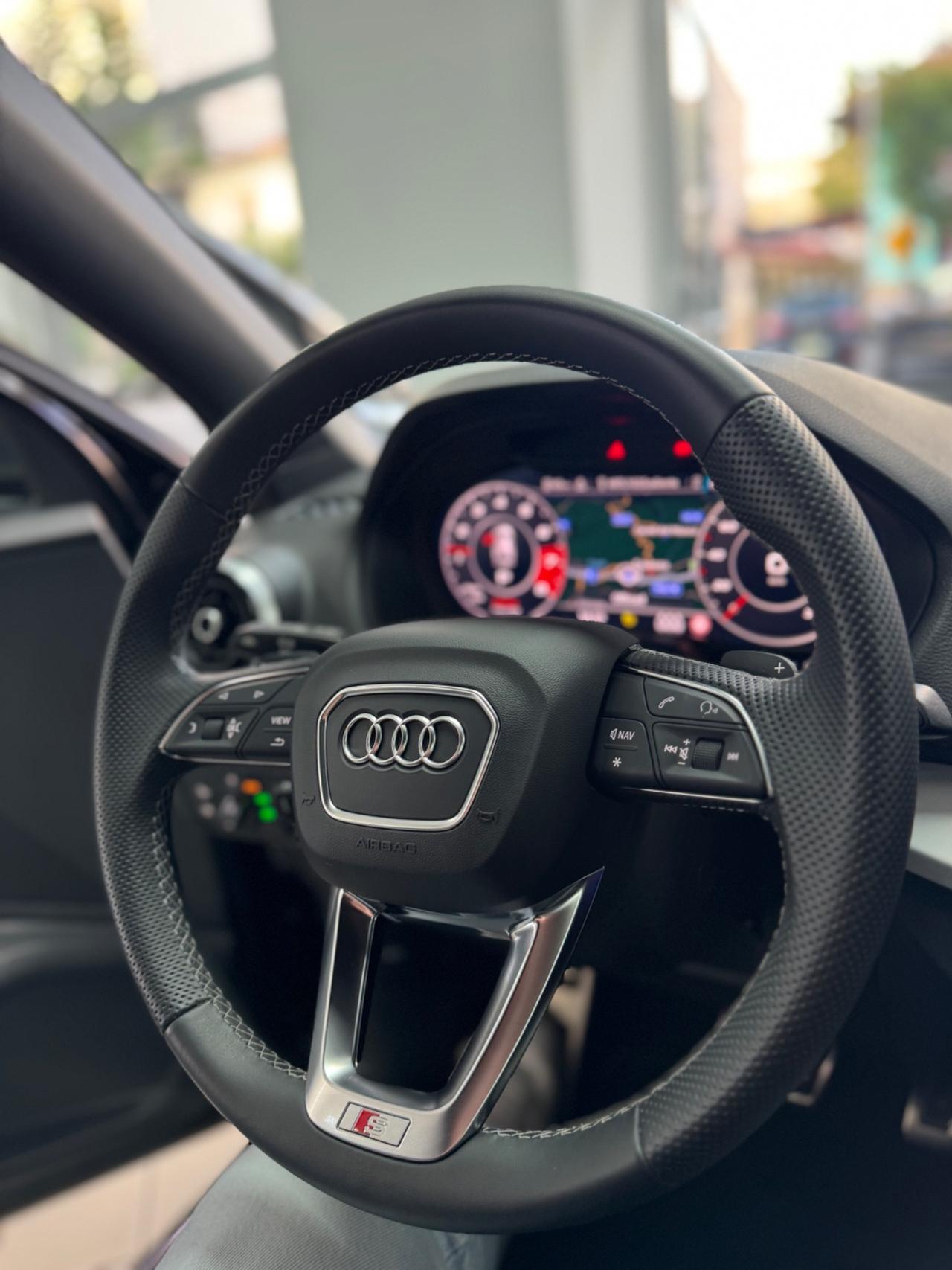 Audi Q2 SQ2 TFSI quattro S tronic sport attitude