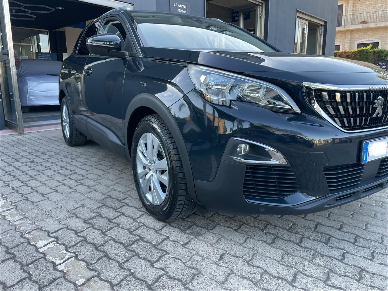 Peugeot 3008 BlueHDi cambio manuale sensori parcheggio ant-vetri privacy
