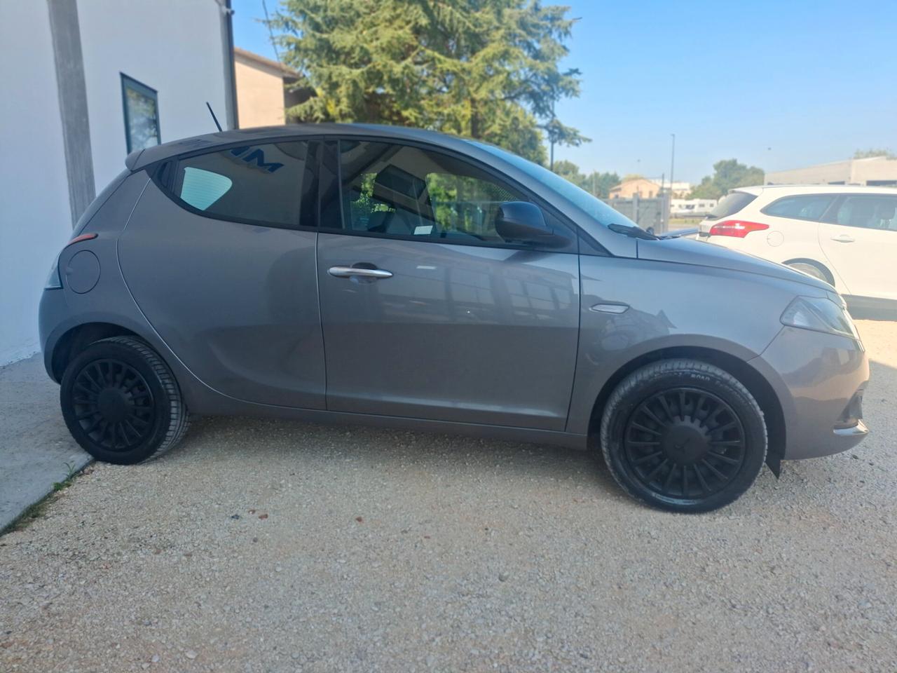 Lancia Ypsilon 1.0, 5 porte Hybrid