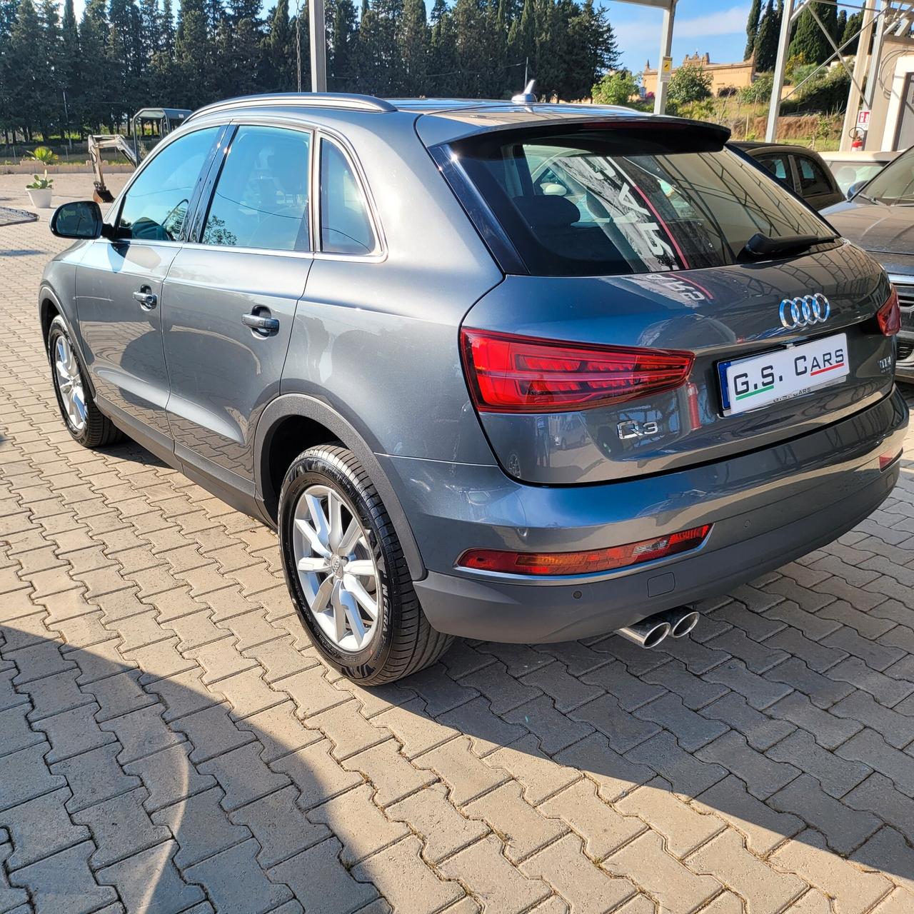 Audi Q3 MANUALE