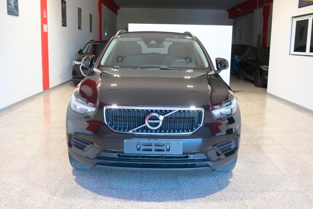 VOLVO XC40 2.0D D3 150CV 6M. MOMENTUM CORE ( FARI LED - COCKPIT - CRUISE - MIRROR - NAVI - SENSORI POST. - TELECAMERA POST. )
