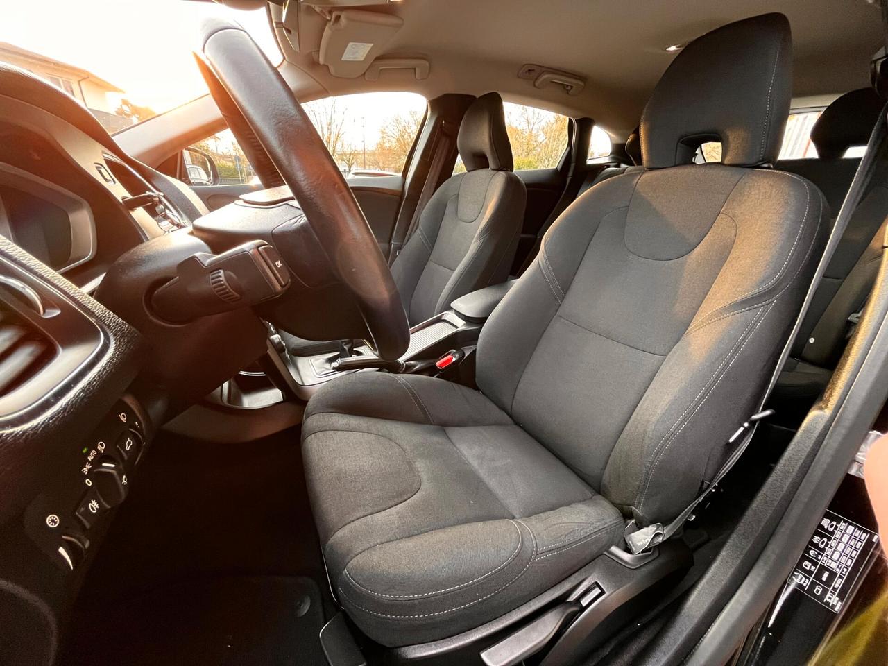 Volvo V40 D2 MOMENTUM