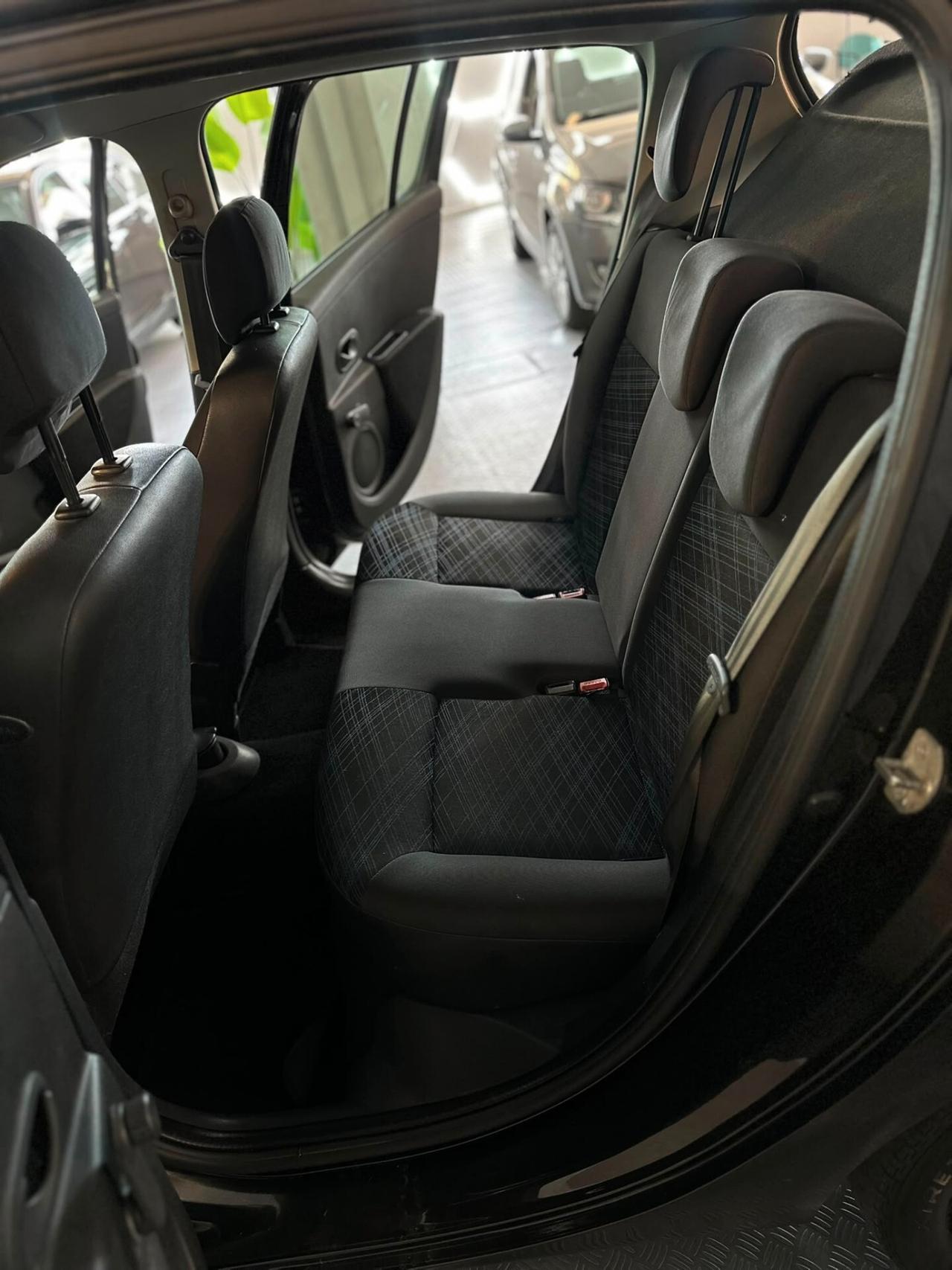 Renault Clio 1.2 16V 5 porte Le Iene