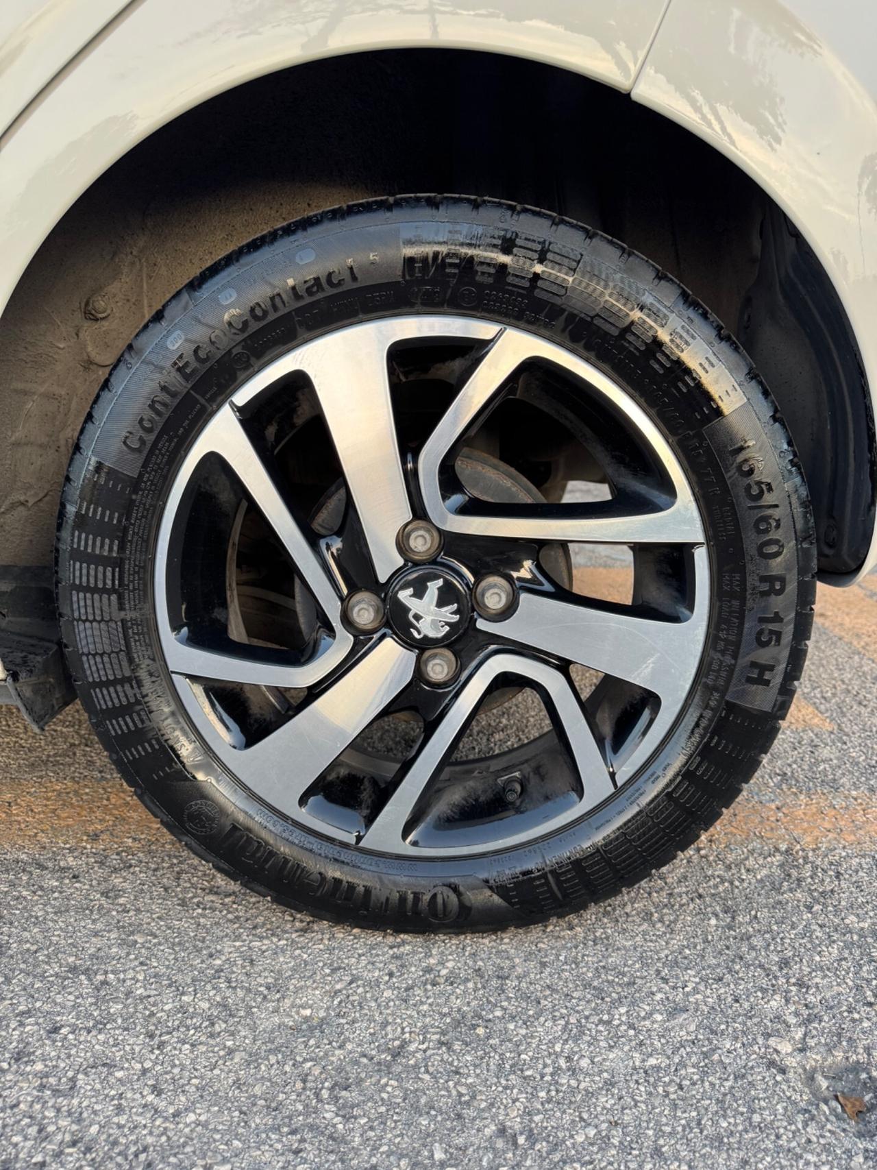 Peugeot 108 POCHI CHILOMETRI/ALLURE