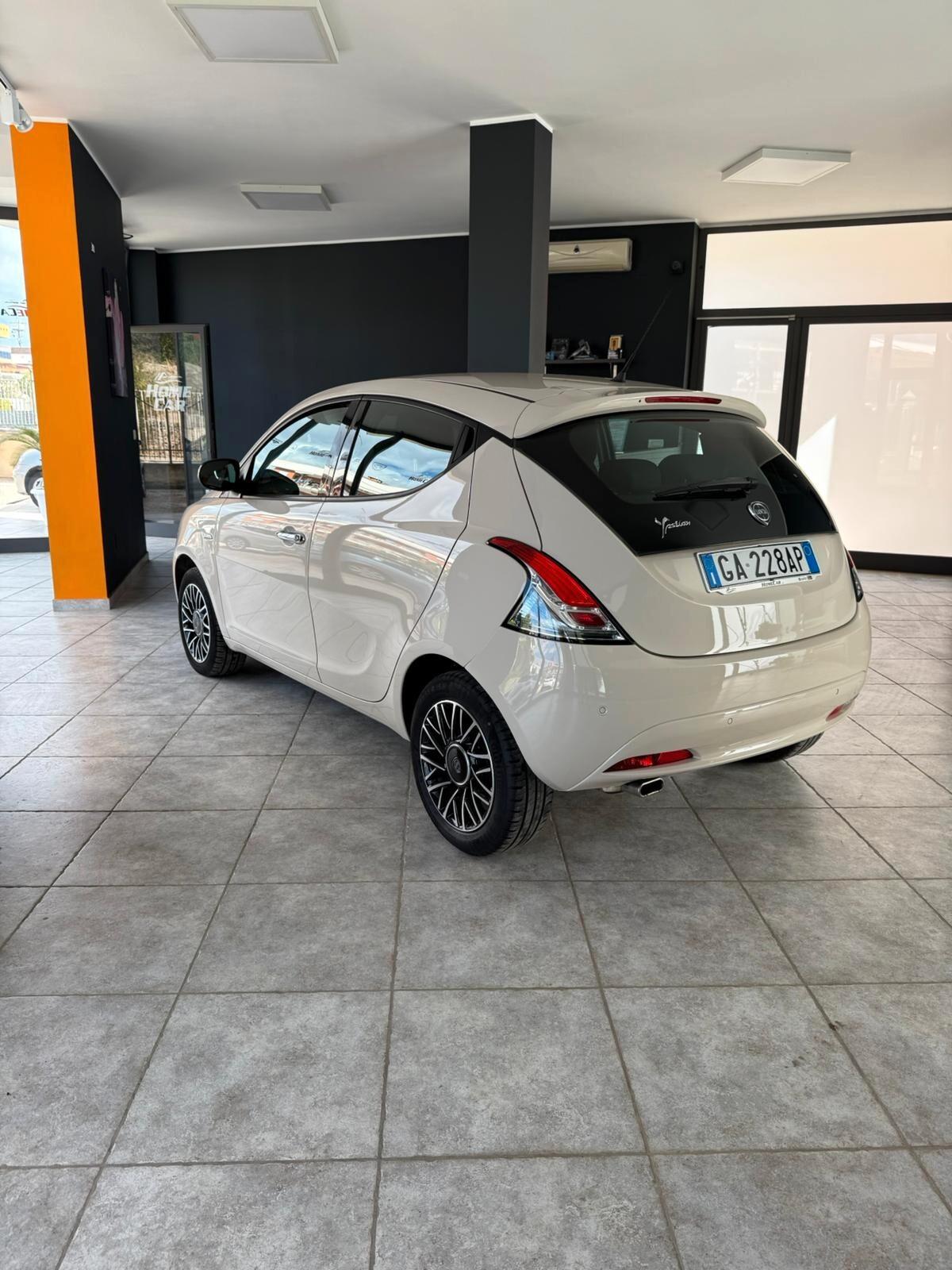 Lancia Ypsilon 1.2 69 CV 5 porte S&S Platinum