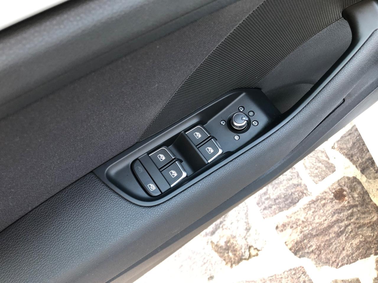 Audi A3 SPORTBACK 1.6TDI 110CV Design FULL/LED/NAV