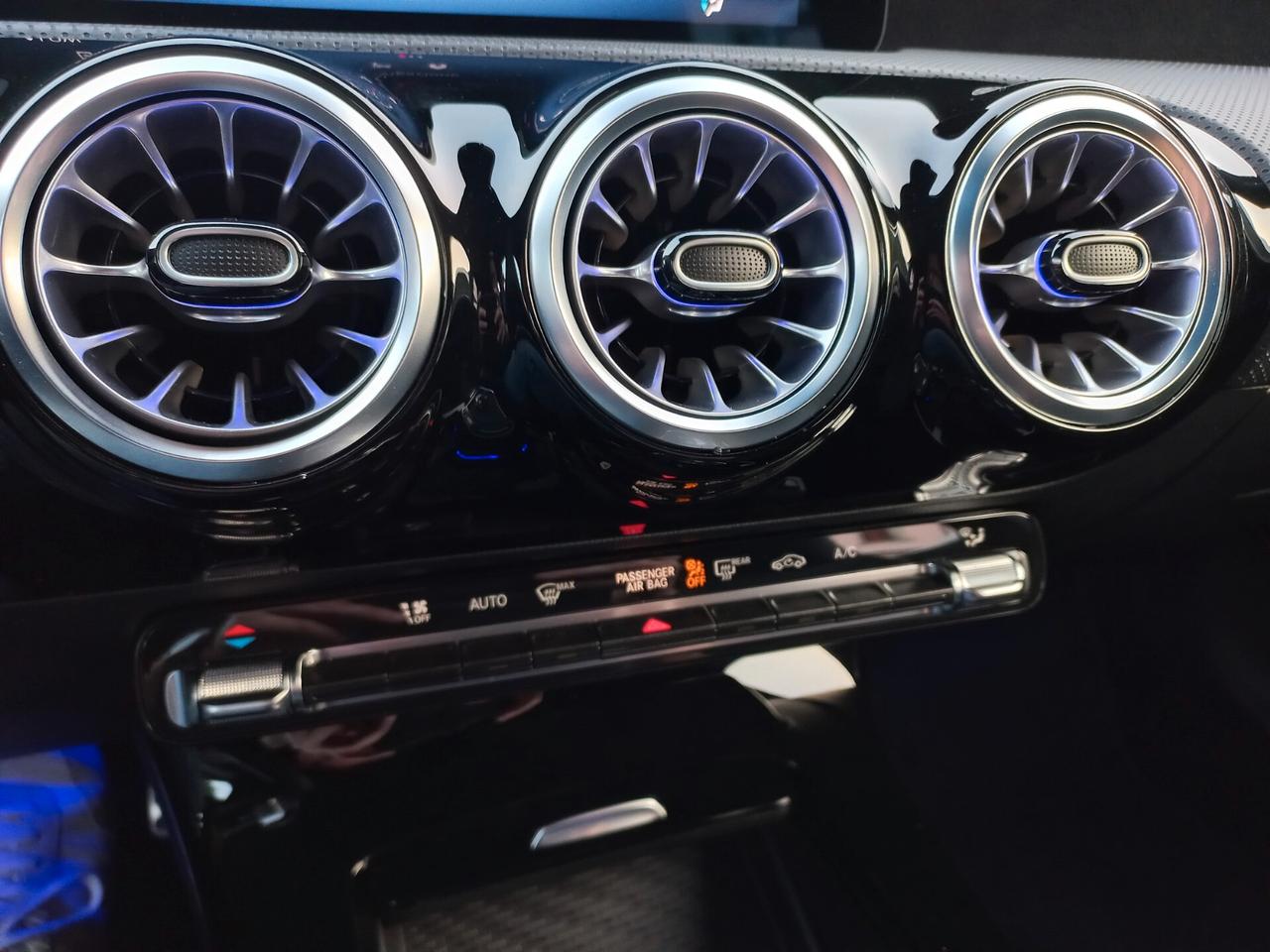 Mercedes-benz A 180 Automatic AMG Line Advanced Plus