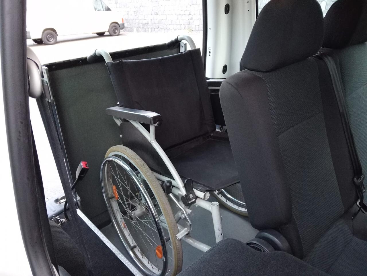 Volkswagen Caddy Pianale ribassato con rampa disabili in carrozzina