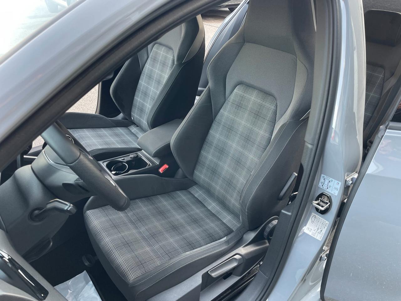Volkswagen Golf GTD 2.0 TDI 200 CV DSG