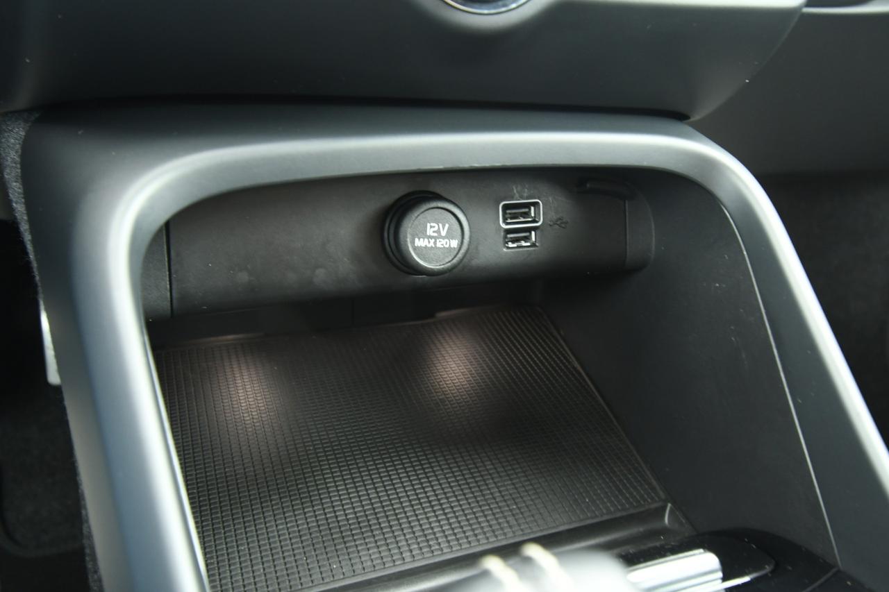 VOLVO XC40 1.5 t5 phev R-design auto LED+CAMERA+APP CONNECT