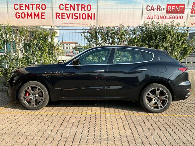 MASERATI Levante V6 350CV AWD Gransport