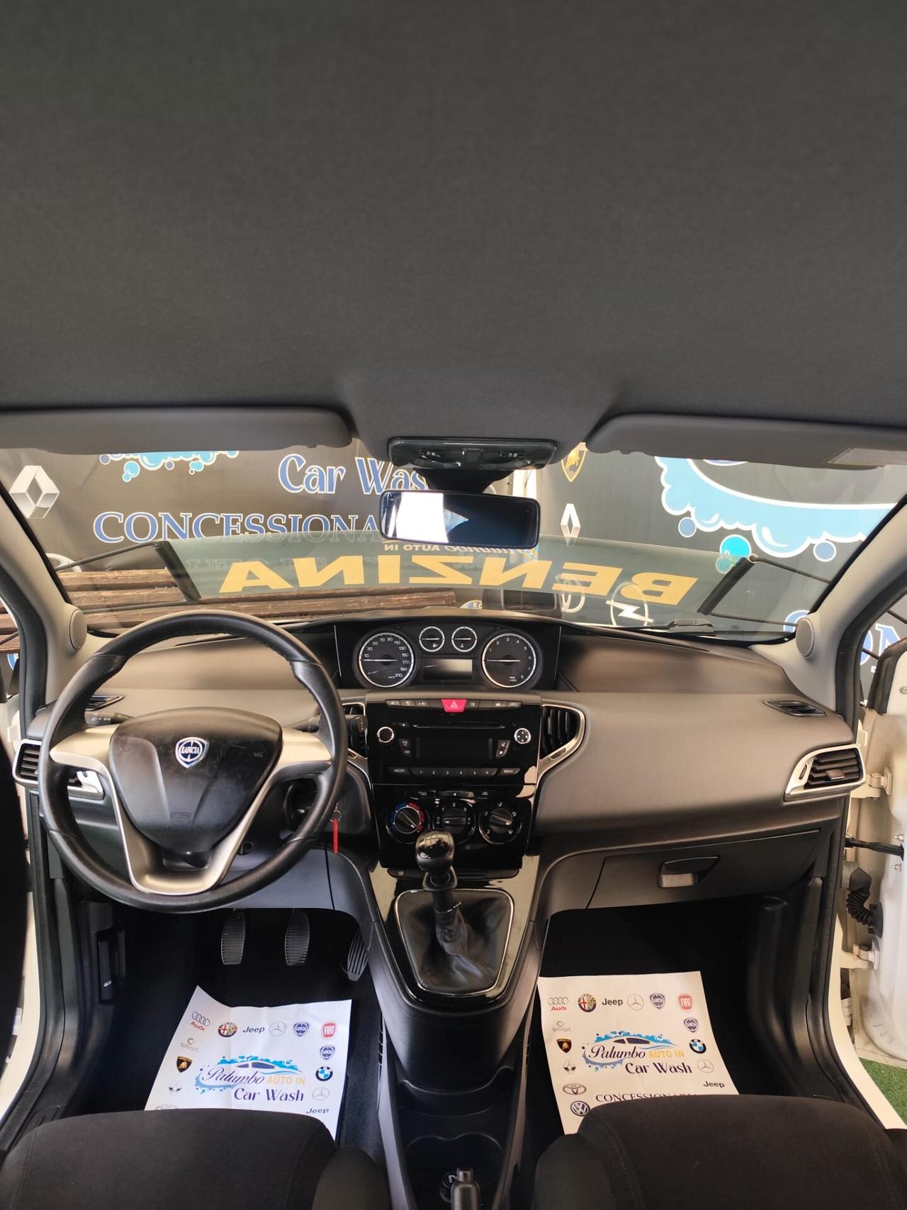 Lancia Ypsilon 1.2 69 CV 5 porte S&S Platinum