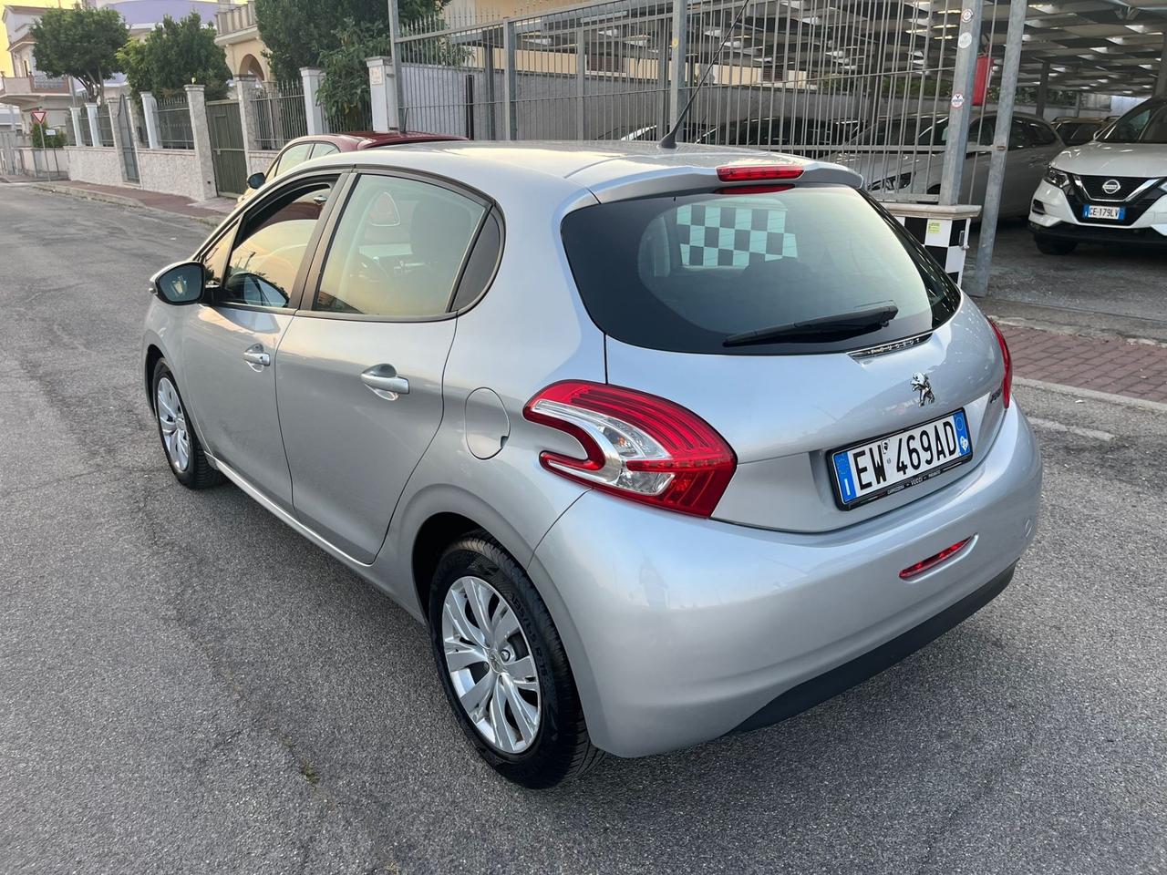 Peugeot 208 1.4 HDi 68 CV 5 porte Unipro 2014