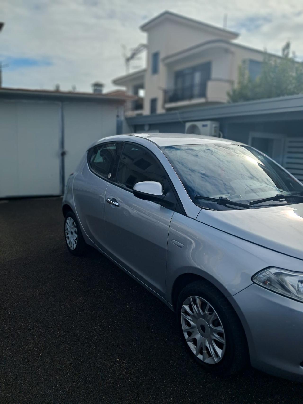 Lancia Ypsilon 1.2 69 CV 5 porte GPL Ecochic Silver