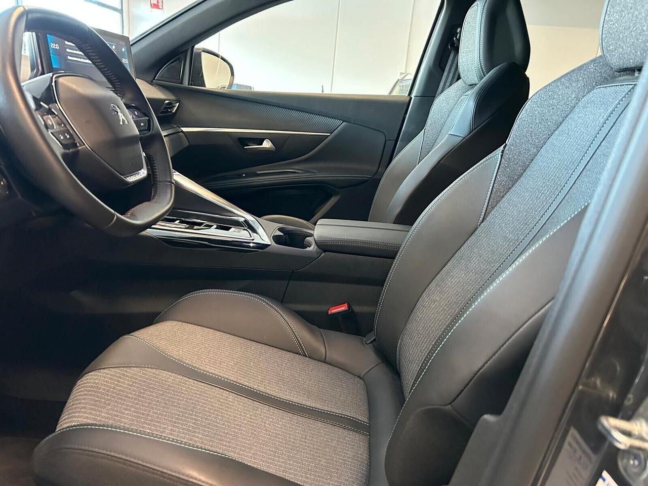 Peugeot 5008 ALLURE PACK Hybrid 136 e-DCS 7p. SPOTICAR