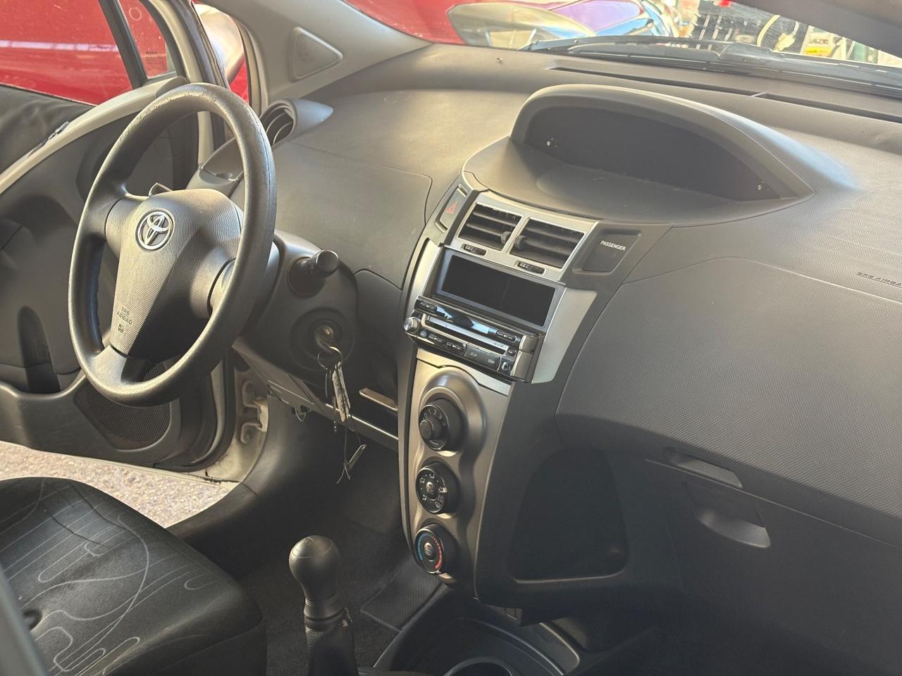 Toyota Yaris 1.0 5 porte Sol