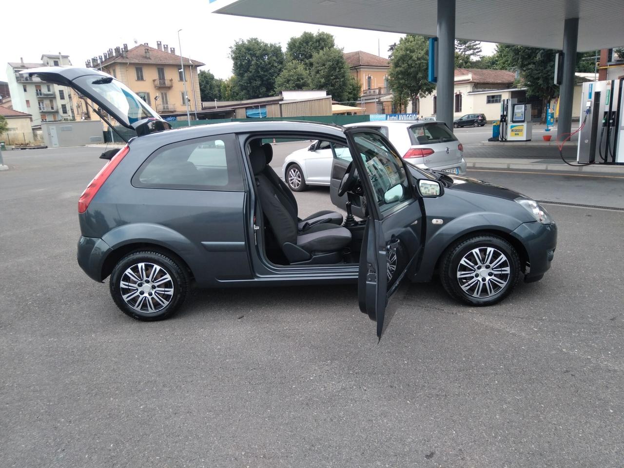 Ford Fiesta 1.2 16V 3p. Ghia x neopatentati