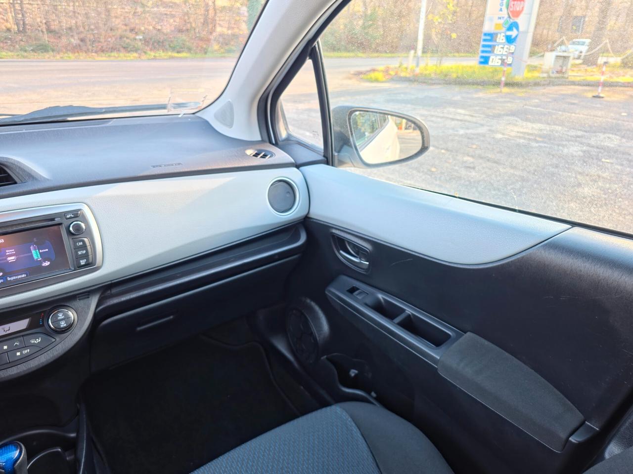 Toyota Yaris 1.5 Hybrid 5 porte Lounge 2014-E5B Automatico NEO