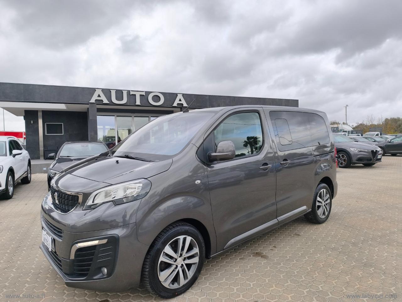 PEUGEOT Traveller BlueHDi 115 S&S Compact Allure