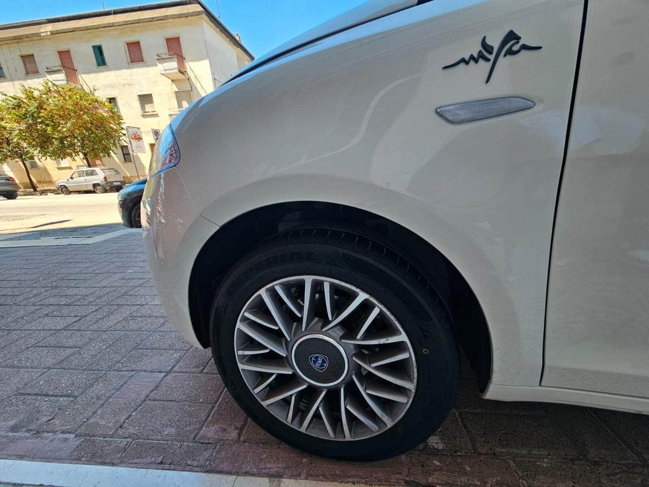 Lancia Ypsilon 1.2 69 CV Tetto apribile