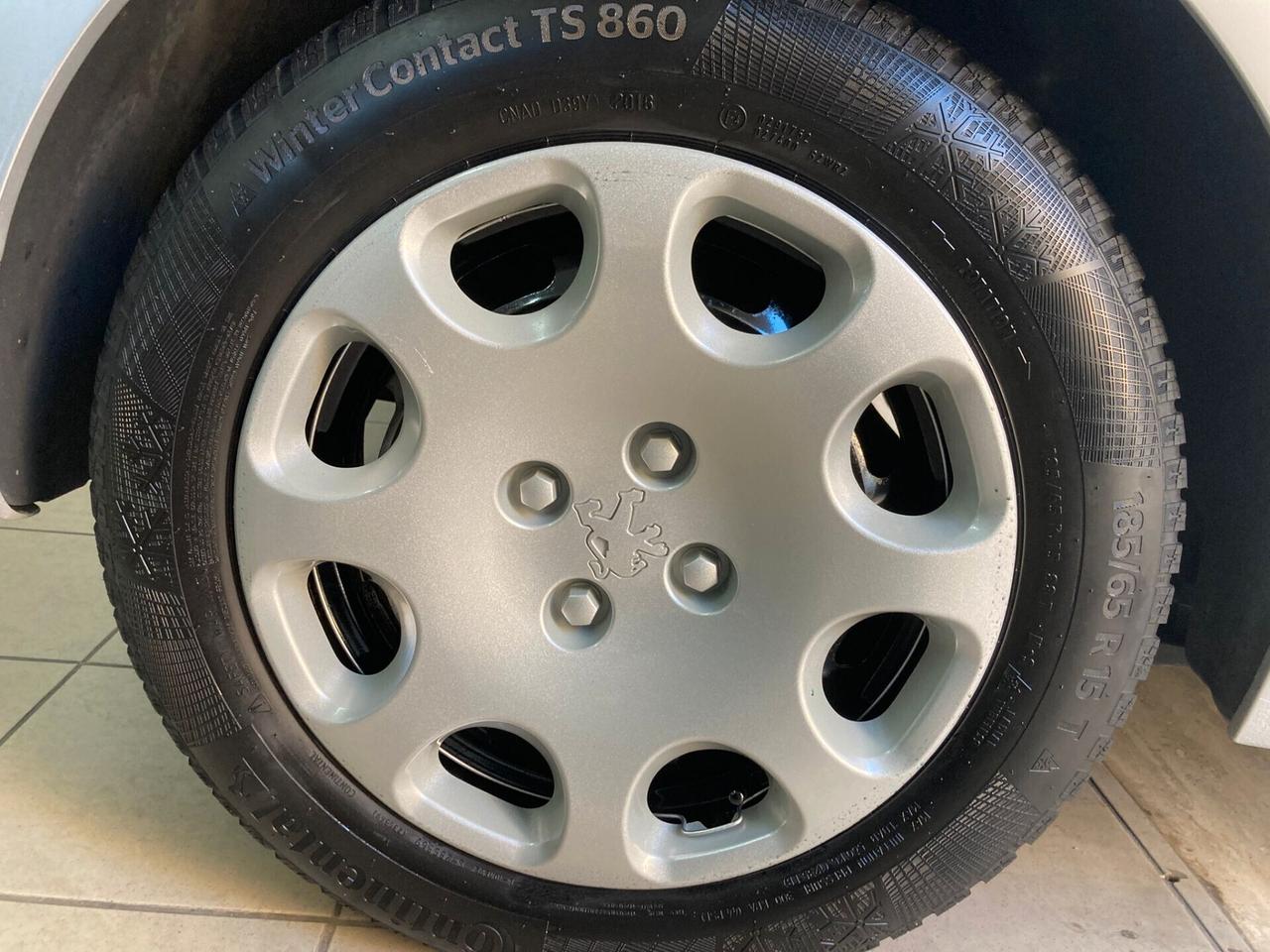 Peugeot 208 1.2 - X NEOPATENTATI - 2013