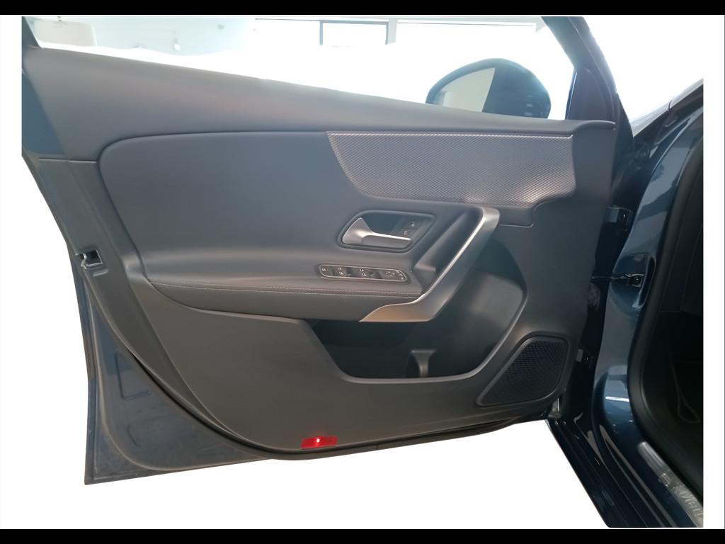 Mercedes-Benz Classe A - W177 2018 - A 180 d Sport auto