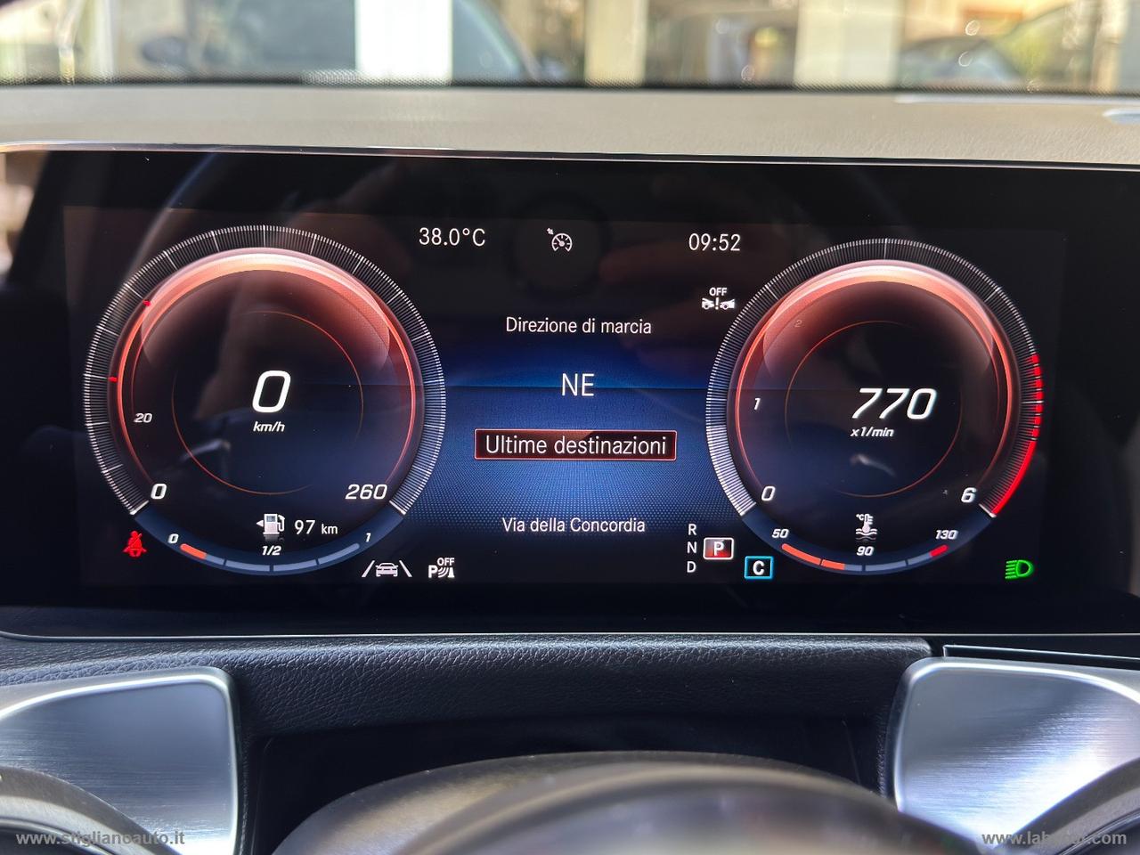 MERCEDES-BENZ GLB 180 d Automatic Premium
