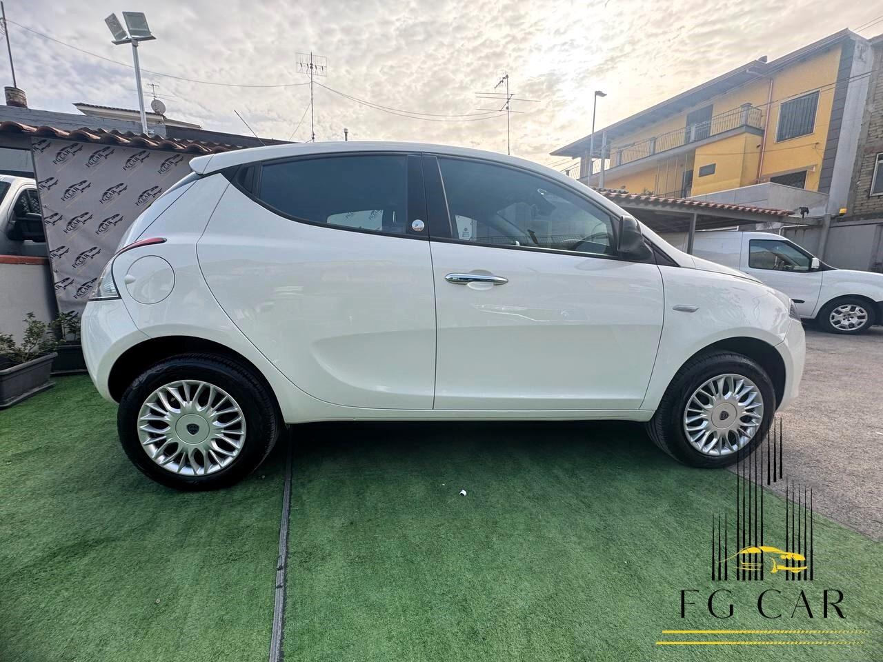 Lancia Ypsilon 0.9 TwinAir 85 CV 5 porte Metano Ecochic Gold 2014