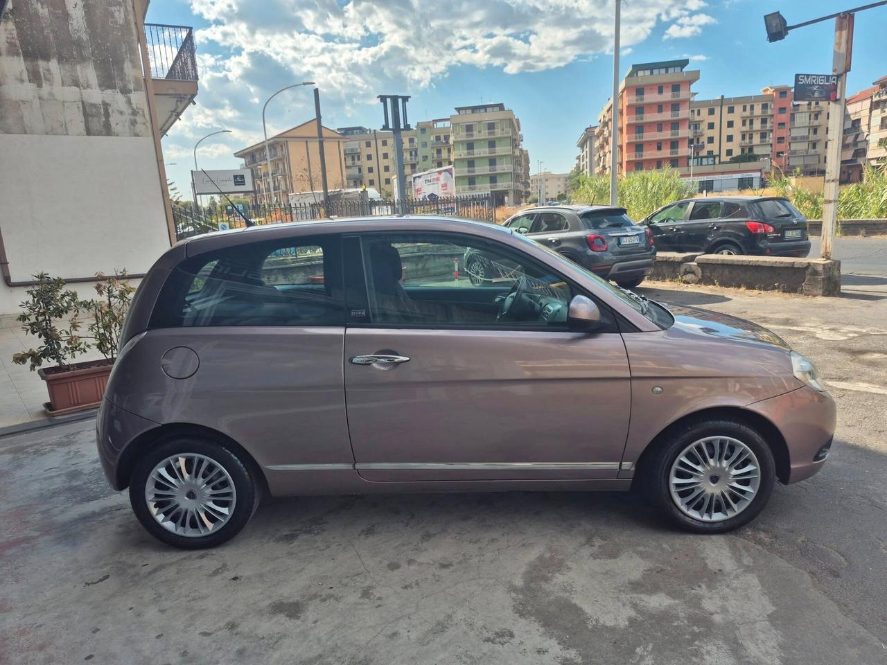 Lancia Ypsilon 1.2 69 CV Diva OK NEOP