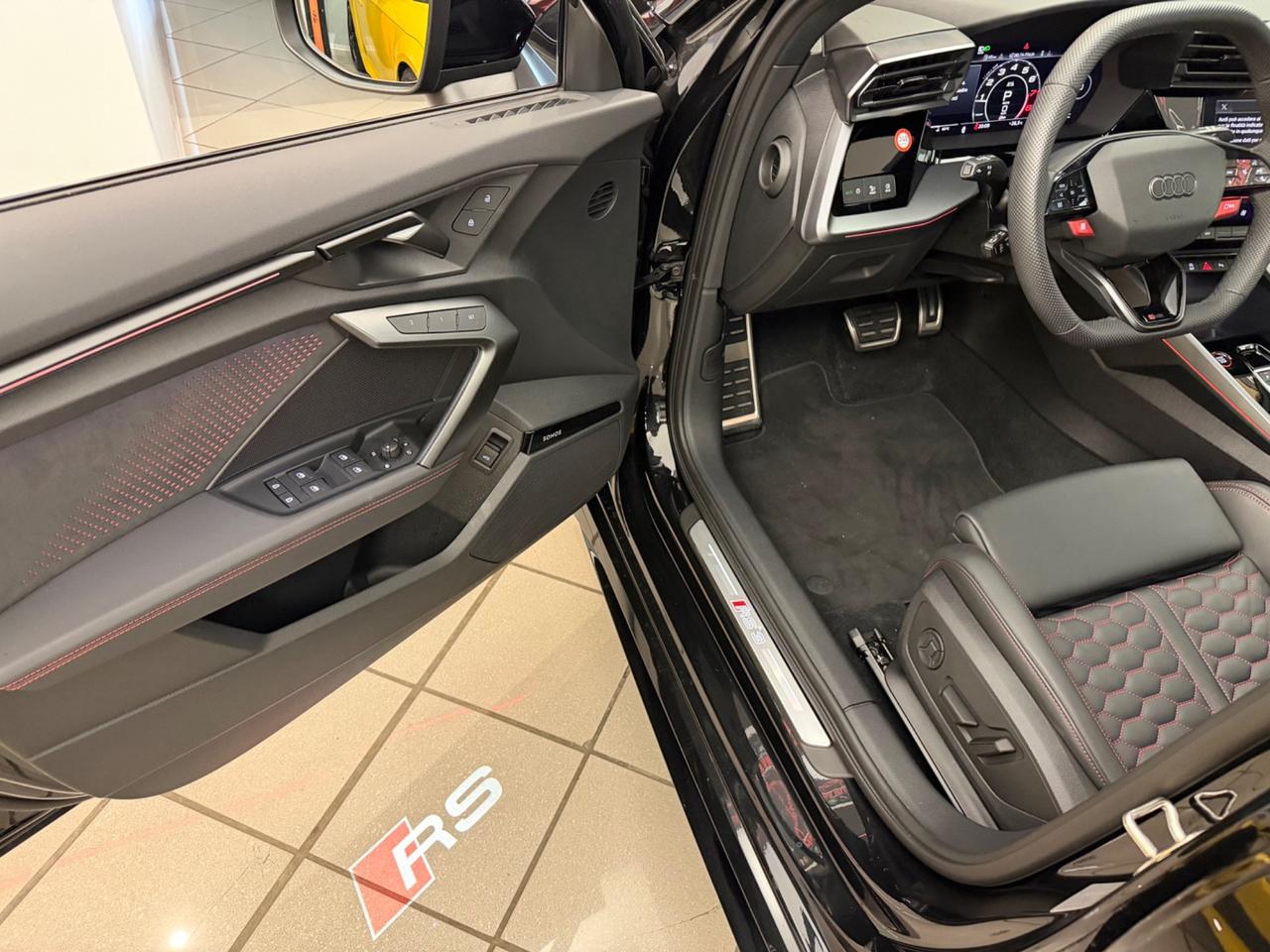 Audi RS3 total black full optional tetto apribile prezzo fisso no vincoli