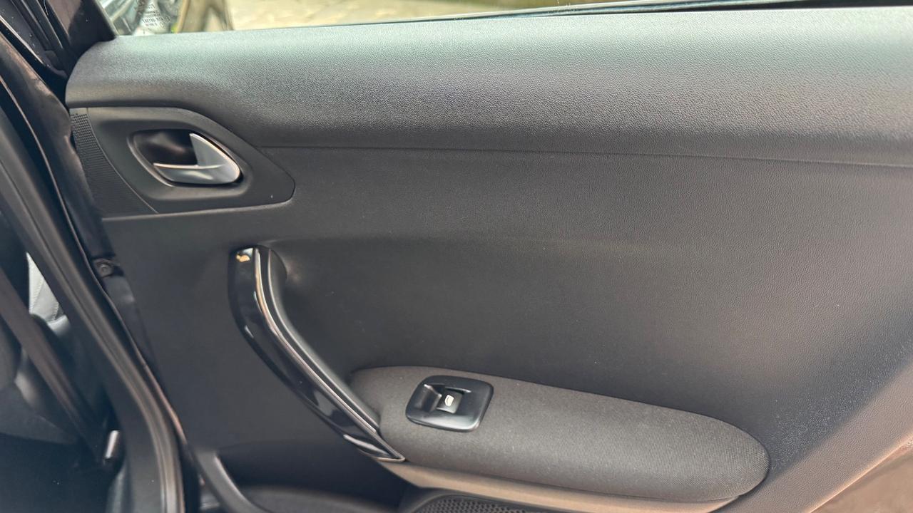 Peugeot 208 PureTech 82 5 porte Allure NAVI CAMERA