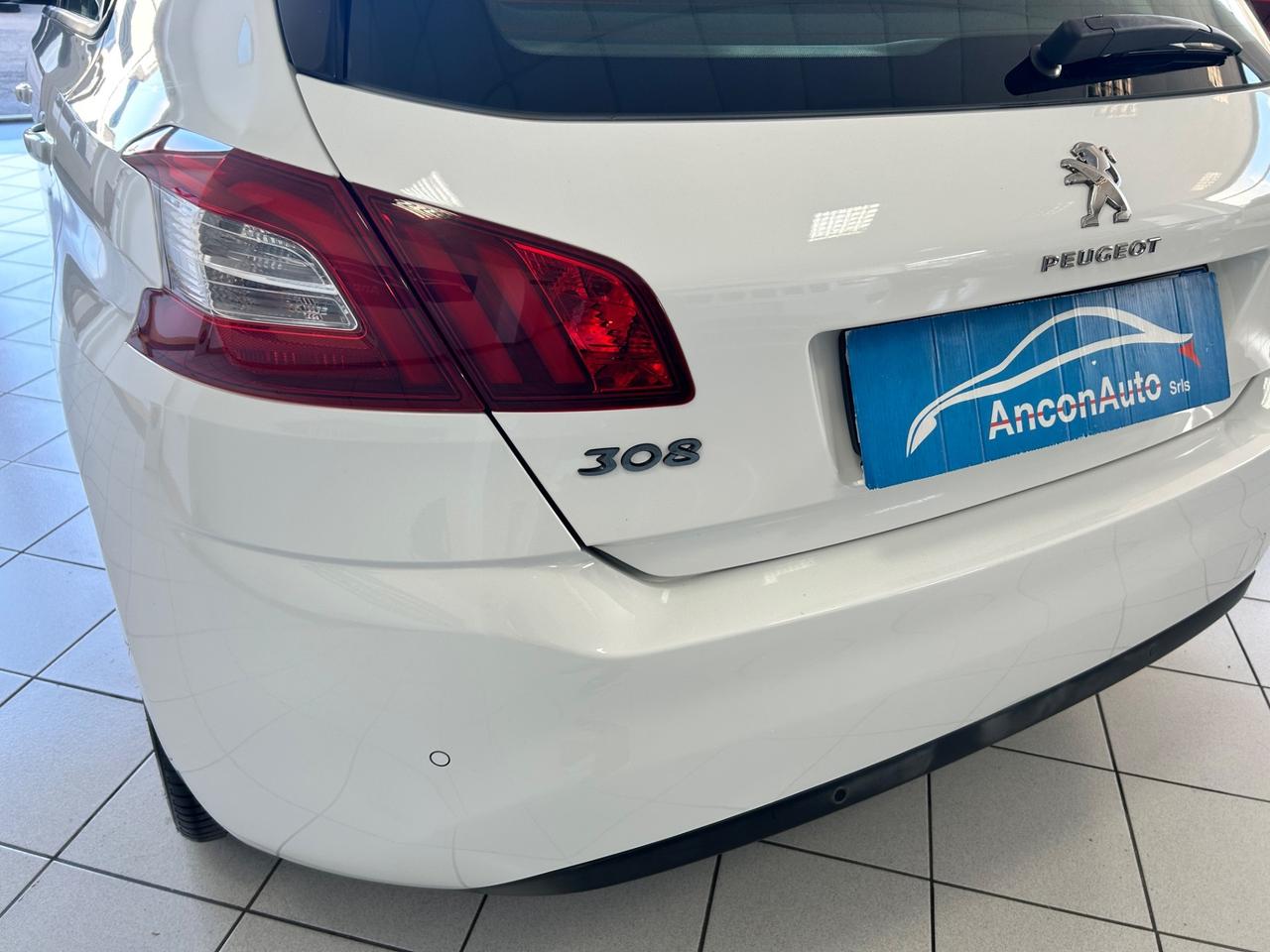 Peugeot 308 1.6 HDi 92 CV 2014