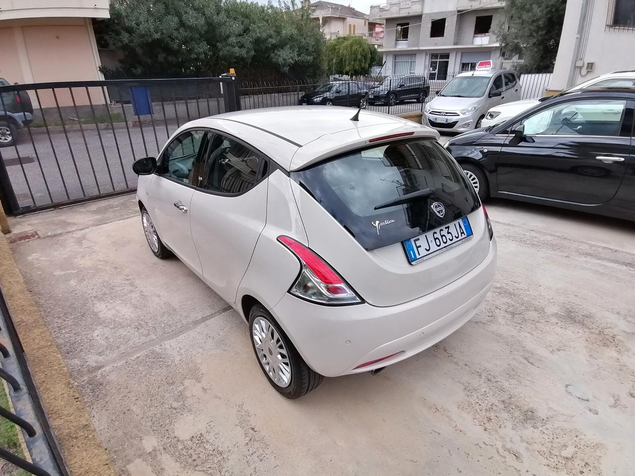 Lancia Ypsilon 1.2 69 CV 5 porte Gold