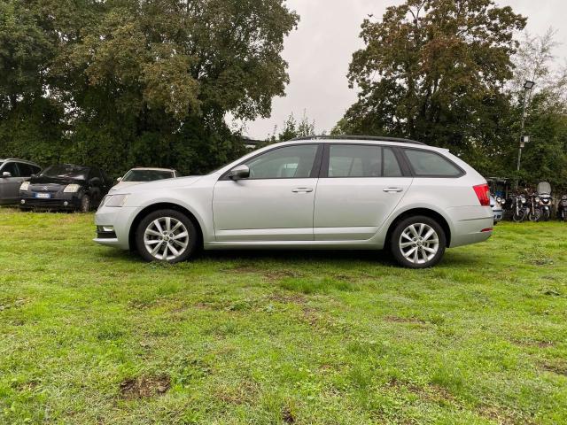 Skoda Octavia 1.6 tdi DSG Euro 6D-Temp * Solamente 57.000km *APP