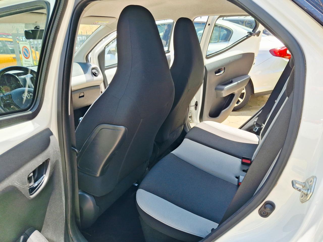 Toyota Aygo 1.0 VVT-i 69 CV 5 porte x-business