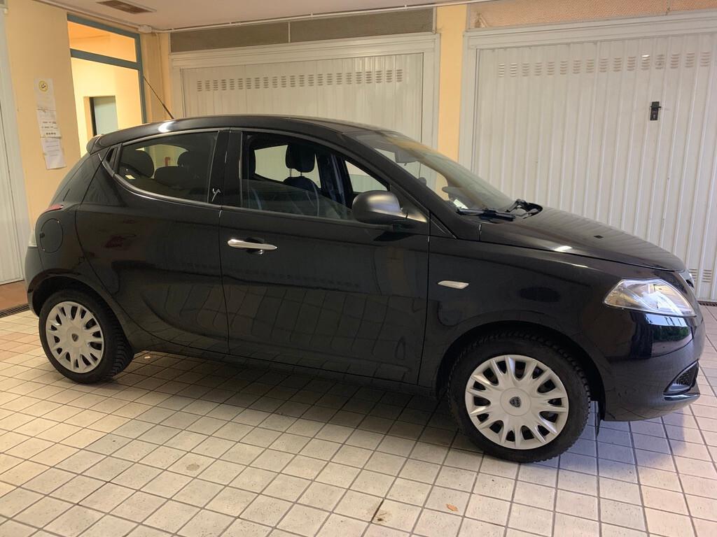 Lancia Ypsilon 1.2 69 CV 5 porte S&S Silver