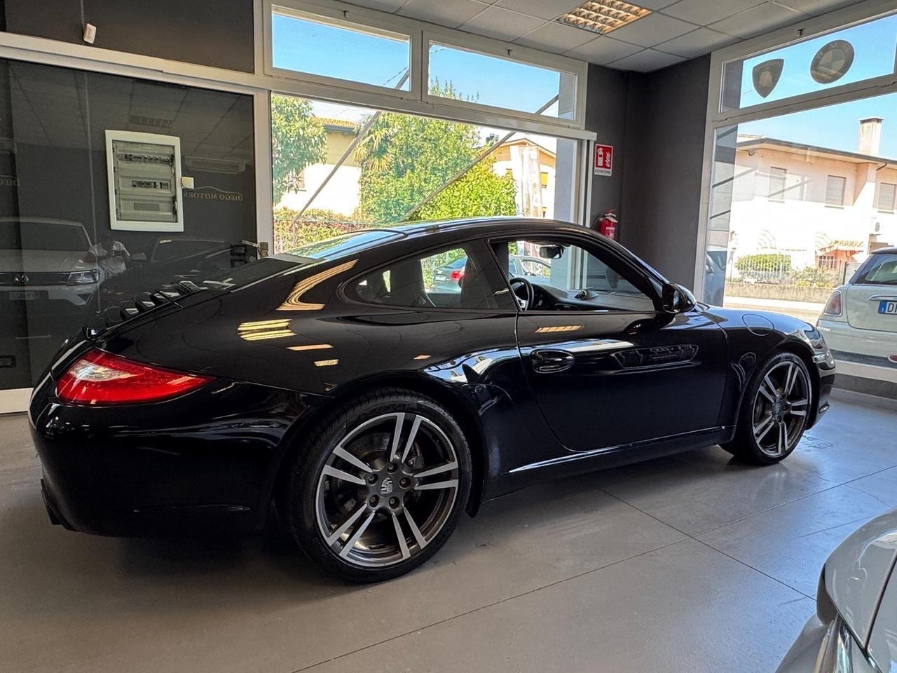 Porsche 911 Carrera Coupé Black Edition