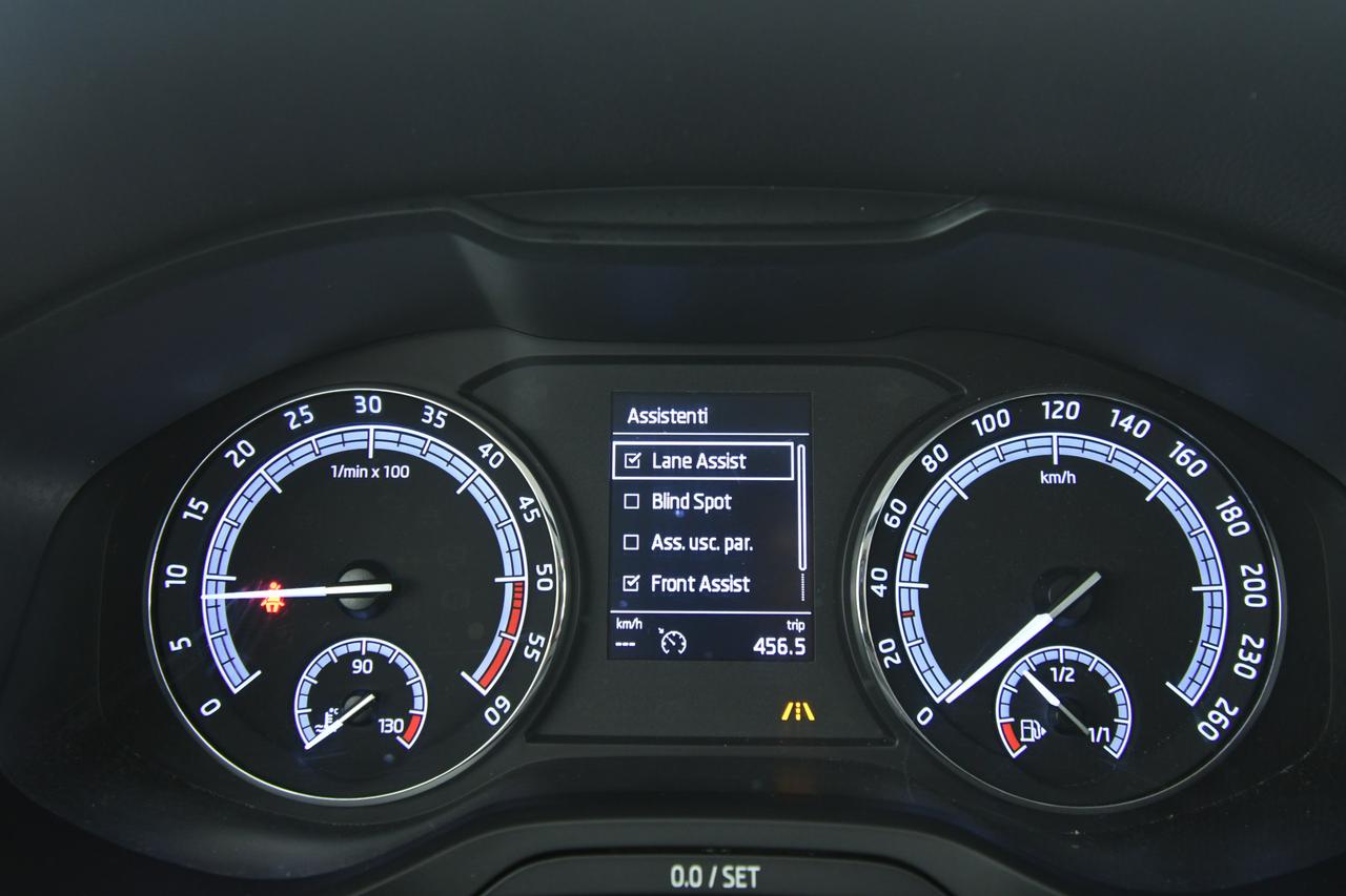 SKODA Kodiaq 2.0 tdi Ambition 4x4 dsg 7p.ti X COMMERCIANTI+TETTO PANO APR+ACC