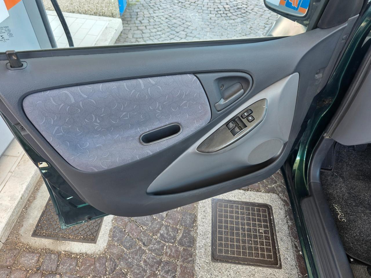Toyota Yaris 1.0i 16V cat 5 porte con 246.000km