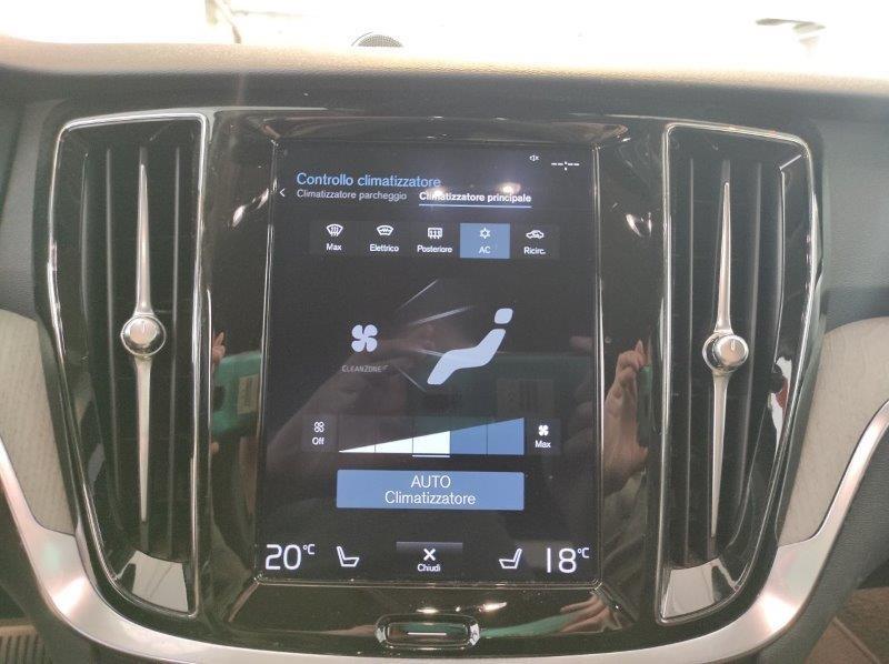 VOLVO V60 (2018-->) - V60 D3 AWD Geartronic Business