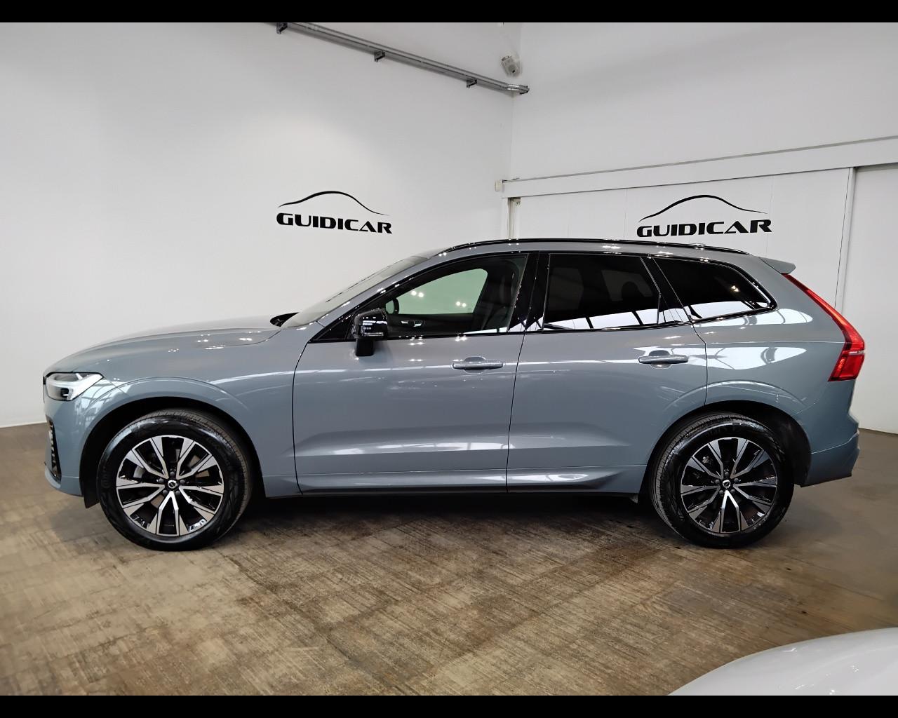 VOLVO XC60 II 2022 - XC60 2.0 b4 Plus Dark auto