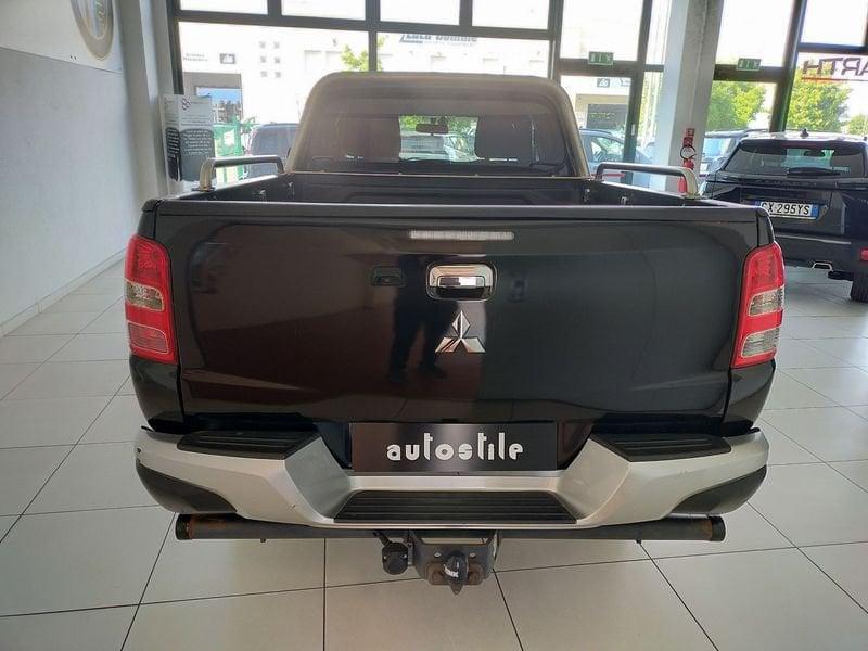 Mitsubishi L200 L200 2.4 DI-D/181CV Club Cab Intense Cabina Estesa