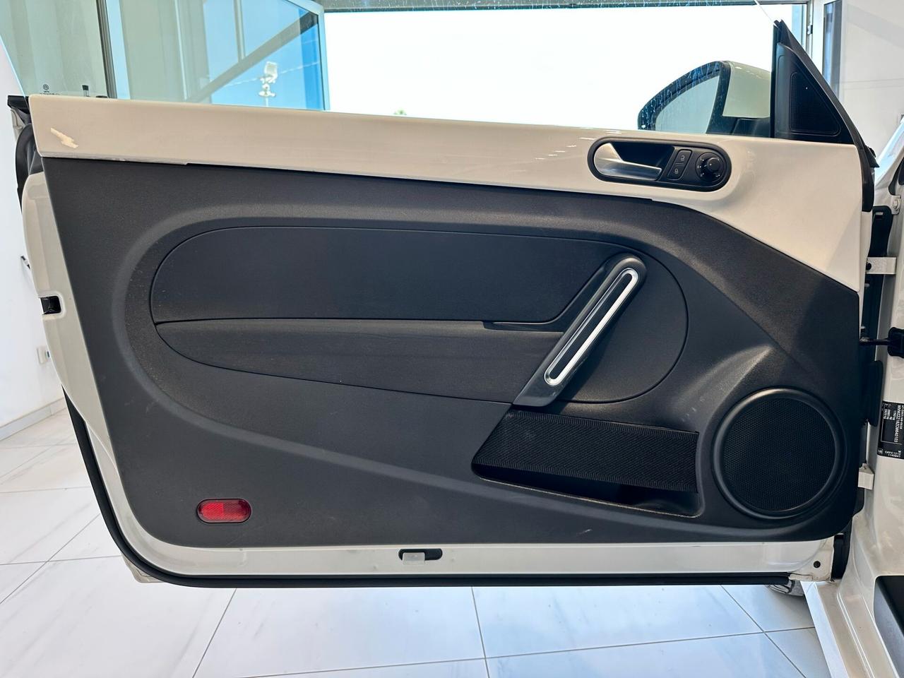 Volkswagen Maggiolino 1.6 TDI 105 CV Design 2012