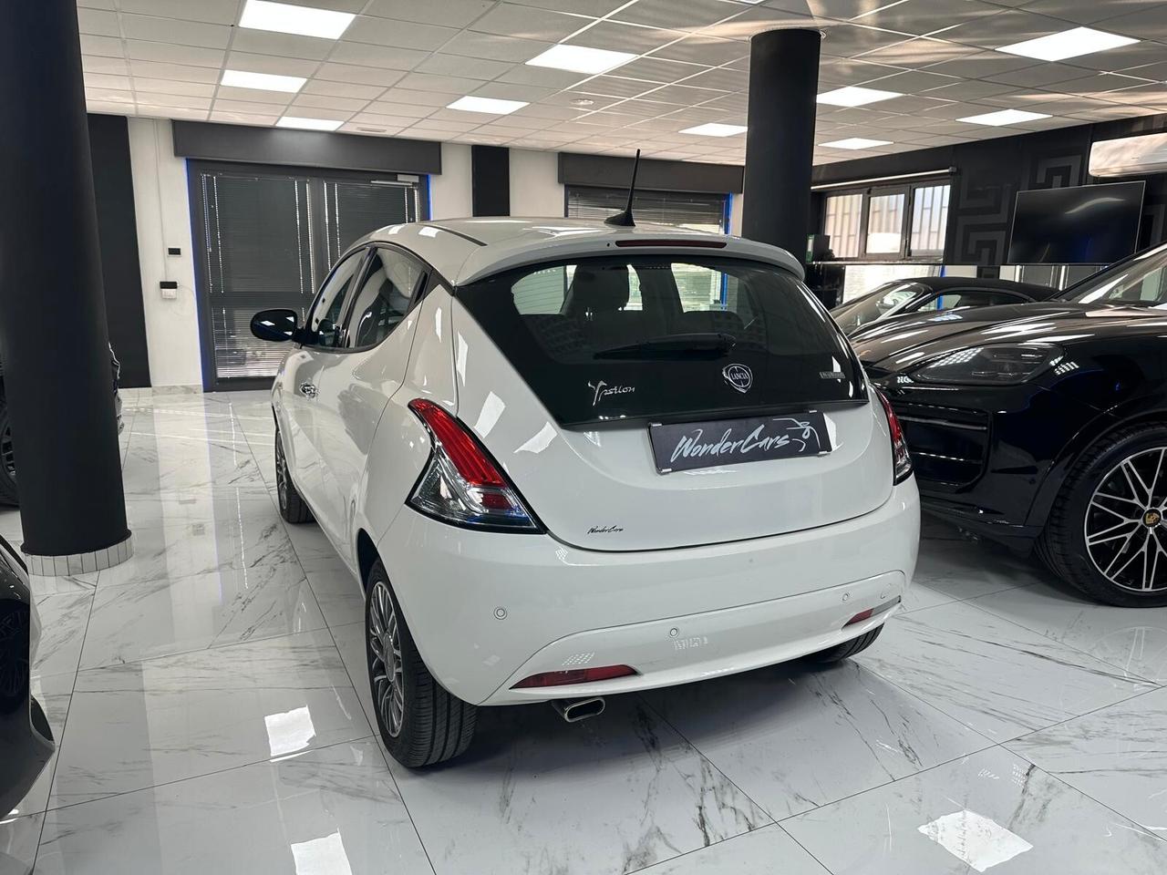 Lancia Ypsilon FireFly S&S Ecochic Silver 2021 1.0 Ibrido/Benzina