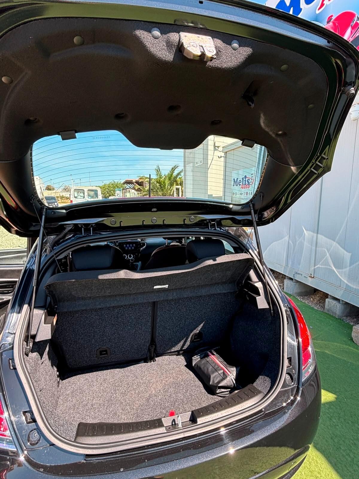 Lancia Ypsilon 1.0 Hybrid/ Benzina